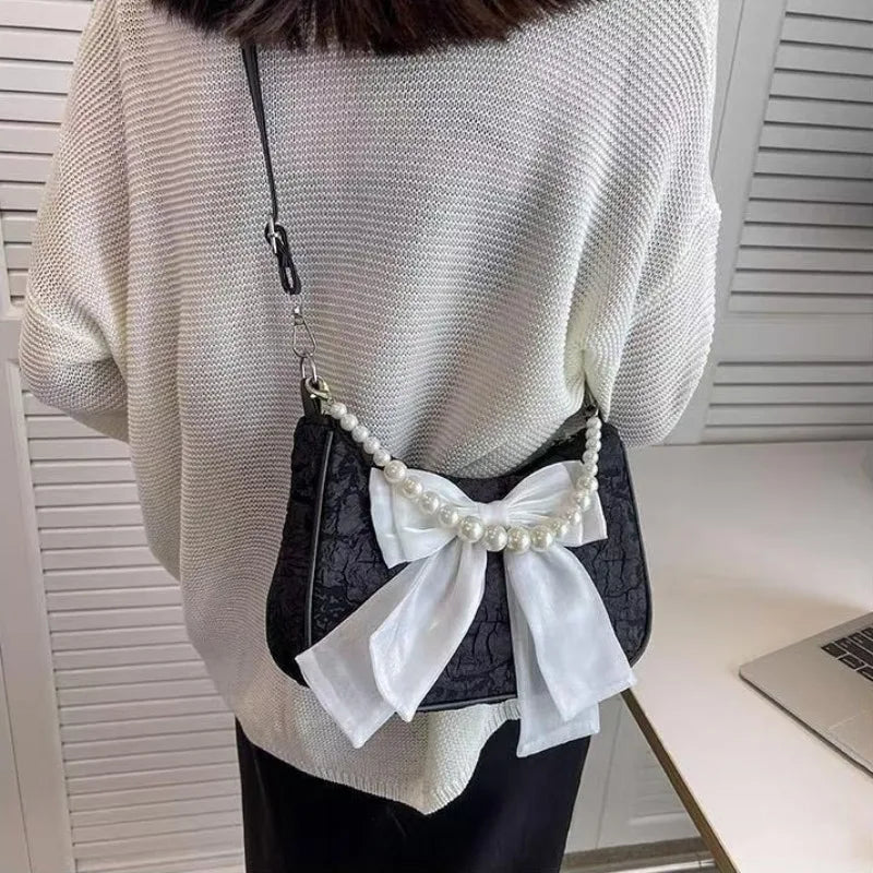 Petit sac à main bandoulière hobo en coton synthétique avec anse en perle et noeud décoratif Isadora