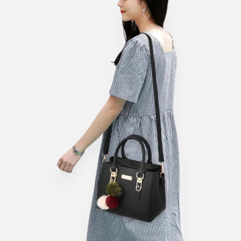 Petit sac à main bandoulière avec son charms pompon Louna