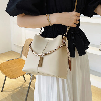 Grand sac à main bandoulière élégant avec bandoulière chaîne et ruban Louise