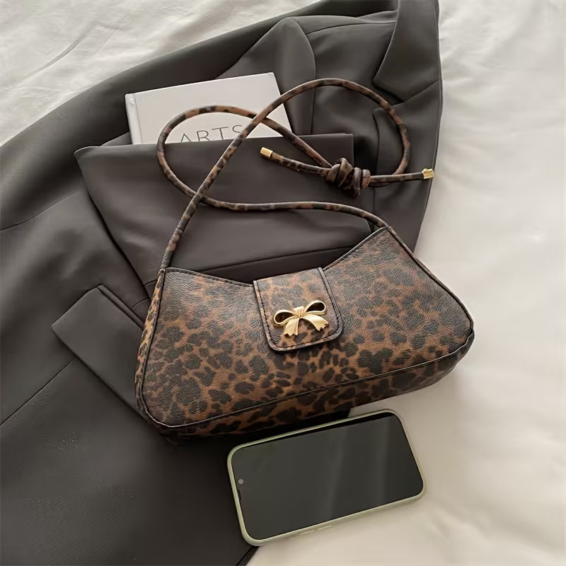 Petit sac à main bandoulière baguette motif léopard avec nœud papillon doré Élise