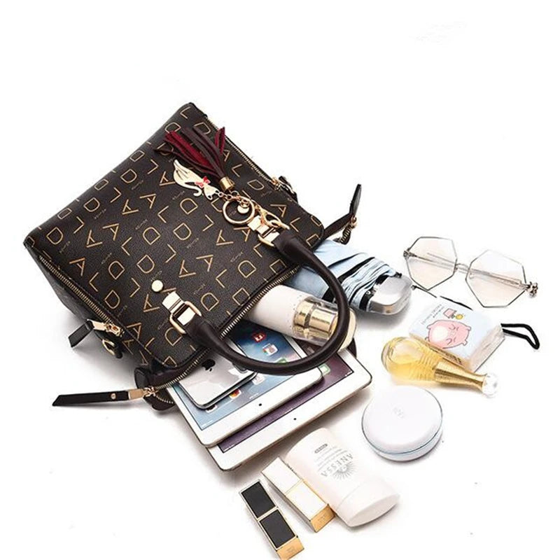 Sac à main bandoulière avec son charms chat doré Beatrice