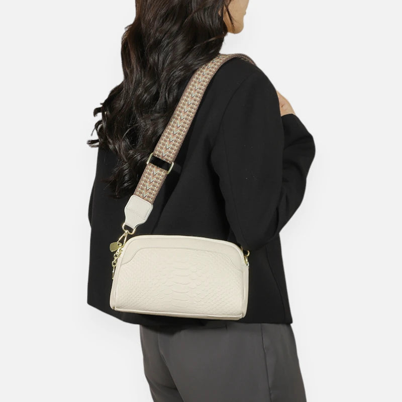 Sac banane chic imitation croco à bandoulière Madeleine