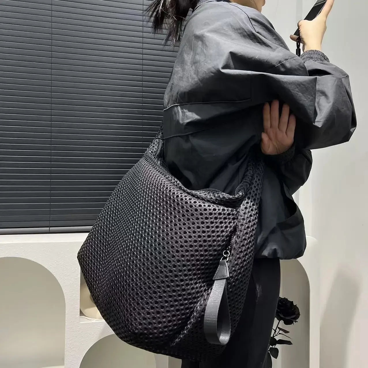 Grand sac à main cabas bandoulière de cours léger au style urbain Esmée