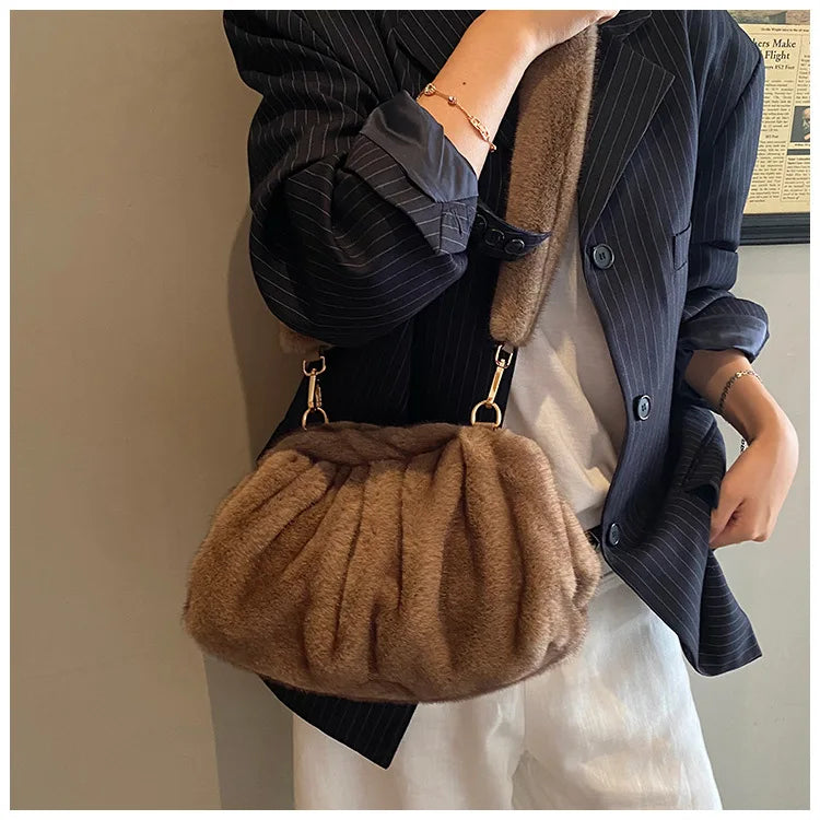 Grand Sac à main nuage en fourrure duveteuse et rétro Mila