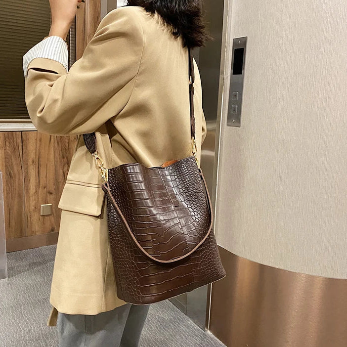 Grand sac à main de cours effet crocodile au design vintage et spacieux Manon