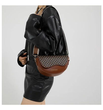 Petit sac à main bandoulière besace demi-lune aux motifs léopard Louna