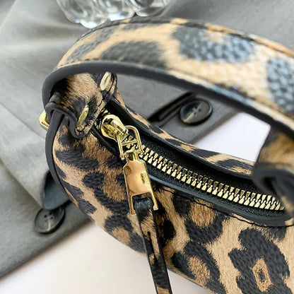 Petit sac à main bandoulière léopard au style Y2K et tendance Thaïs