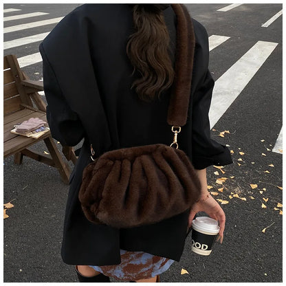 Grand Sac à main nuage en fourrure duveteuse et rétro Mila