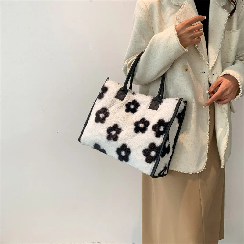 Grand sac à main cabas en fourrure à motifs au design hivernal Éléonore