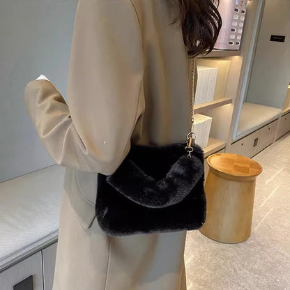 Petit sac à main bandoulière en fourrure douce et Aliénor