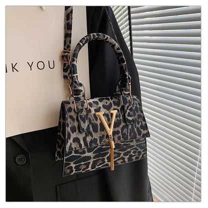 Petit sac à main bandoulière épaule structuré au style urbain et moderne Clara