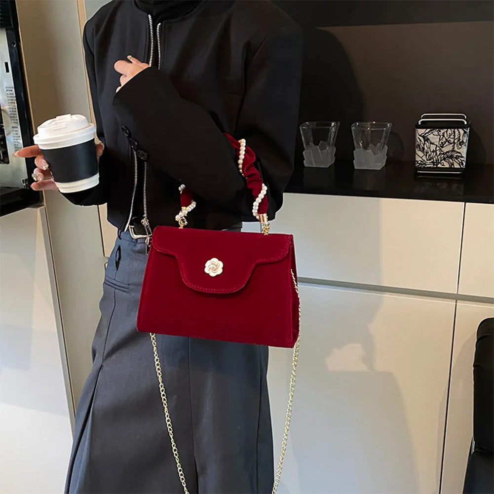 Petit sac à main vintage en velours rouge avec perles et nœud Valentina