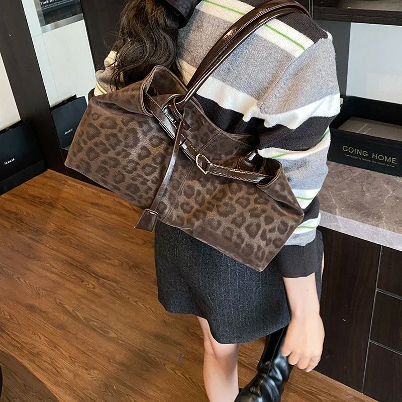 Grand sac à main bandoulière épaule motif léopard Chloé