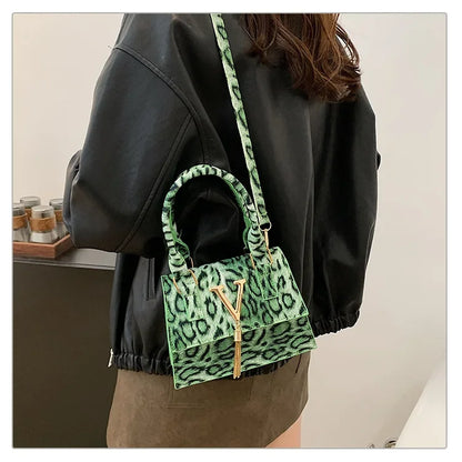 Petit sac à main bandoulière épaule structuré au style urbain et moderne Clara