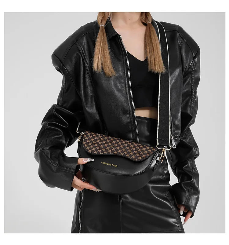 Petit sac à main bandoulière besace demi-lune aux motifs léopard Louna