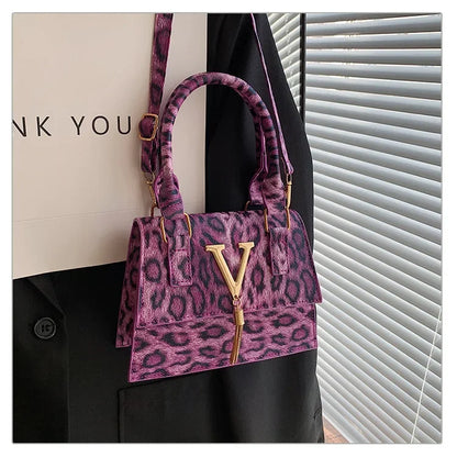 Petit sac à main bandoulière épaule structuré au style urbain et moderne Clara