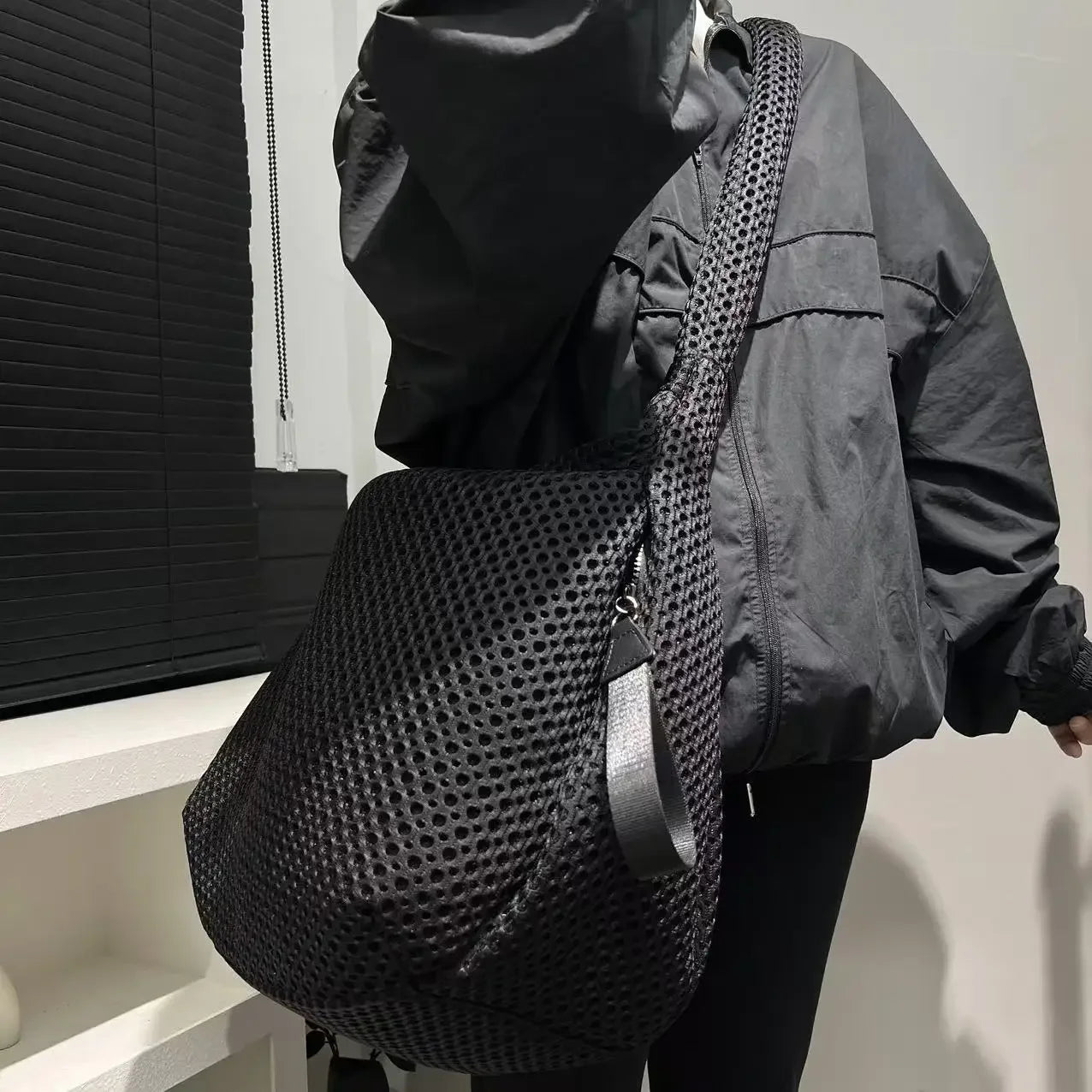 Grand sac à main cabas bandoulière de cours léger au style urbain Esmée