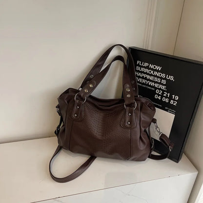 Grand sac à main bandoulière de cours imitation croco Manon