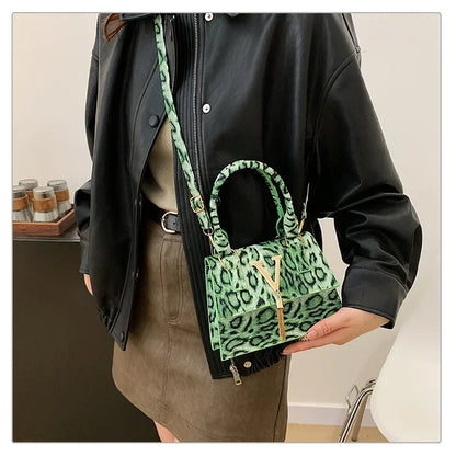 Petit sac à main bandoulière épaule structuré au style urbain et moderne Clara