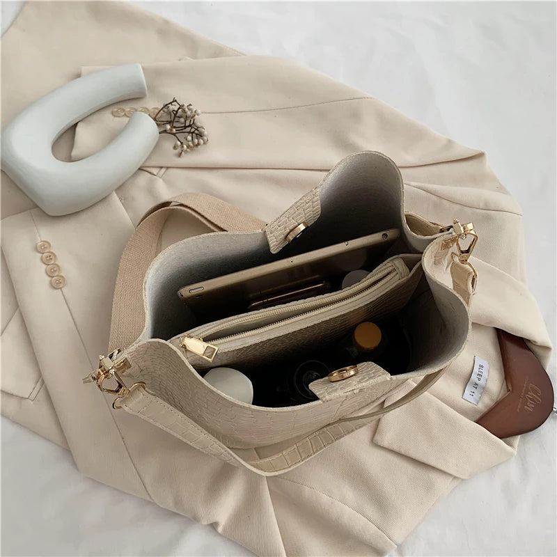 Grand sac à main de cours effet crocodile au design vintage et spacieux Manon