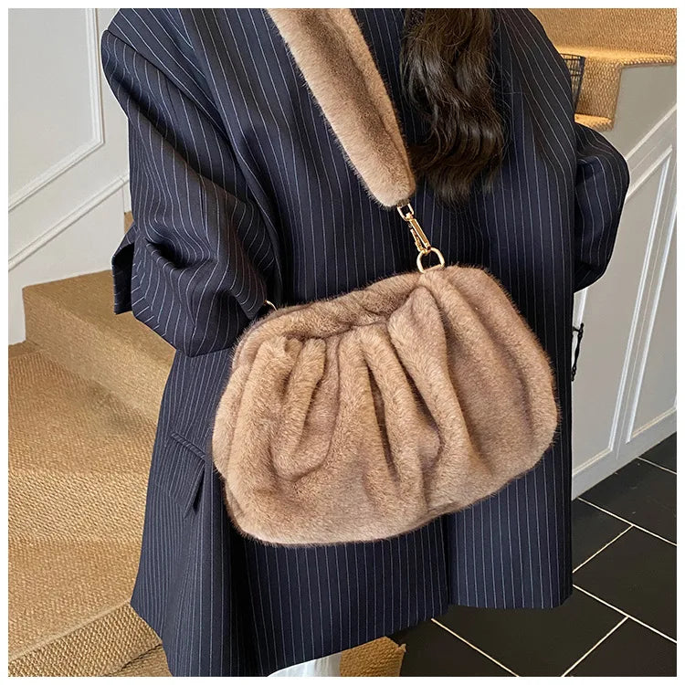 Grand Sac à main nuage en fourrure duveteuse et rétro Mila