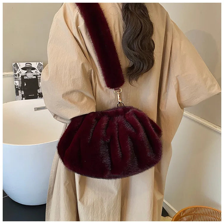 Grand Sac à main nuage en fourrure duveteuse et rétro Mila