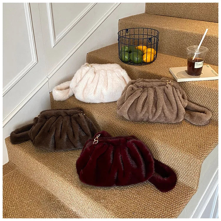 Grand Sac à main nuage en fourrure duveteuse et rétro Mila