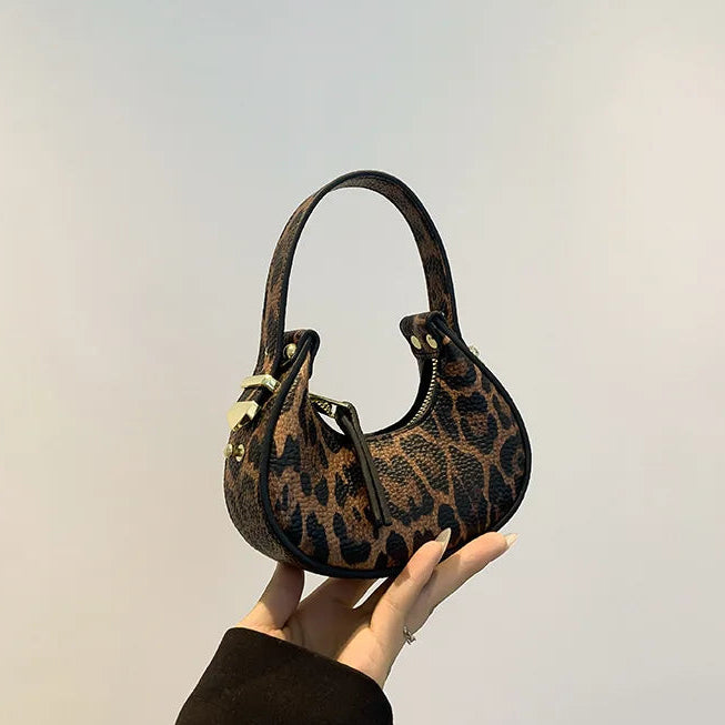 Petit sac à main bandoulière léopard au style Y2K et tendance Thaïs