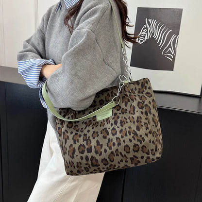 Grand sac à main cabas léopard au design rétro et finitions brodées Sonia