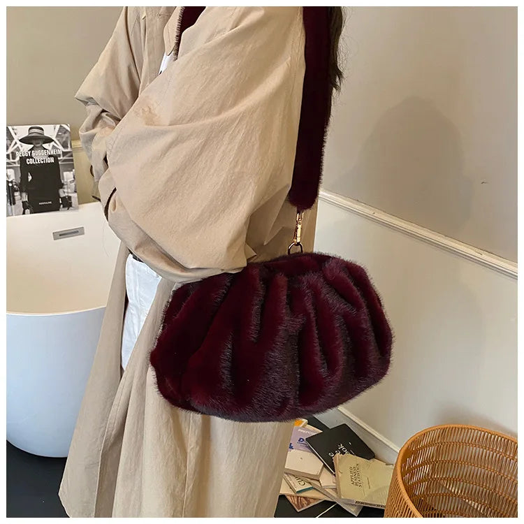 Grand Sac à main nuage en fourrure duveteuse et rétro Mila