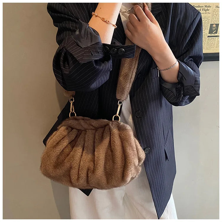 Grand Sac à main nuage en fourrure duveteuse et rétro Mila