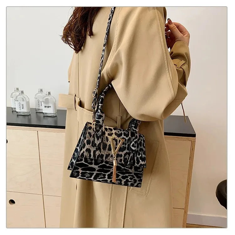 Petit sac à main bandoulière épaule structuré au style urbain et moderne Clara