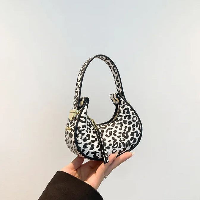 Petit sac à main bandoulière léopard au style Y2K et tendance Thaïs