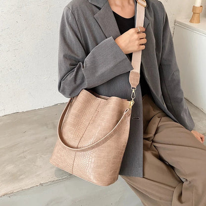 Grand sac à main de cours effet crocodile au design vintage et spacieux Manon