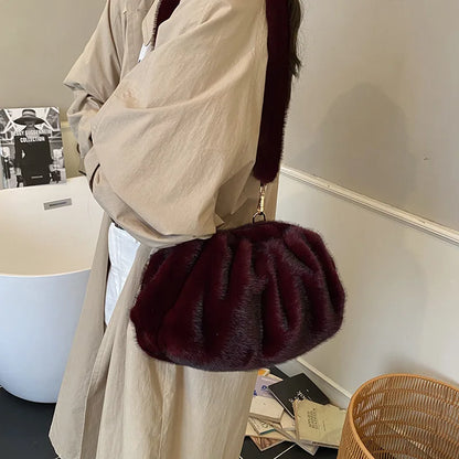 Grand Sac à main nuage en fourrure duveteuse et rétro Mila