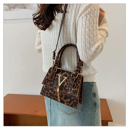 Petit sac à main bandoulière épaule structuré au style urbain et moderne Clara