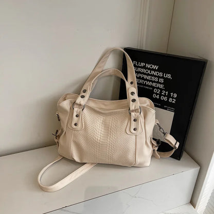 Grand sac à main bandoulière de cours imitation croco Manon