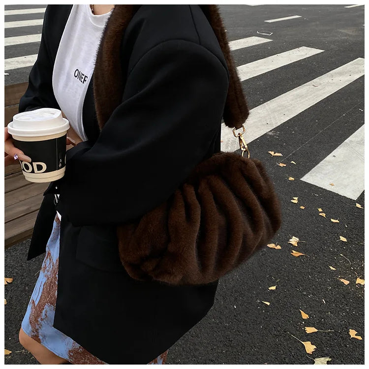 Grand Sac à main nuage en fourrure duveteuse et rétro Mila