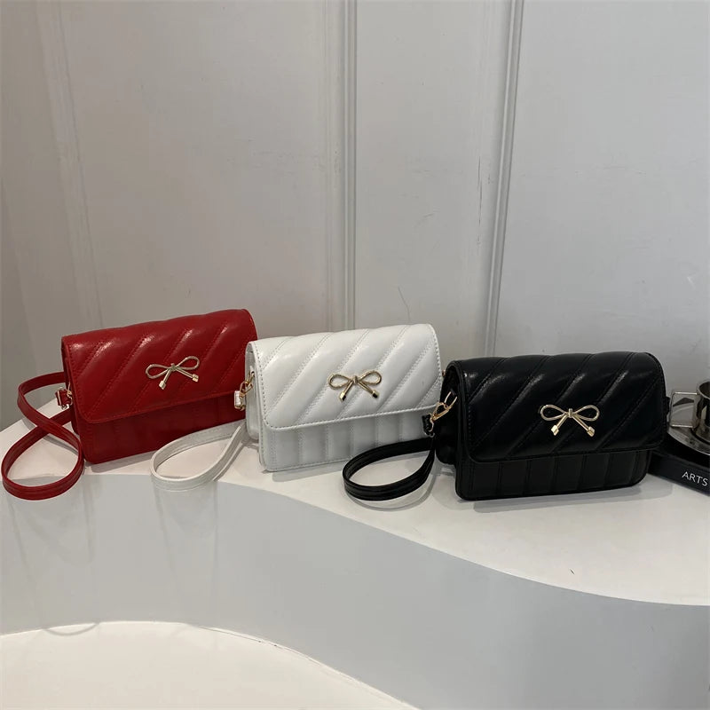 Petit sac à main bandoulière carré nœud papillon en cuir élégant et chic Gersende