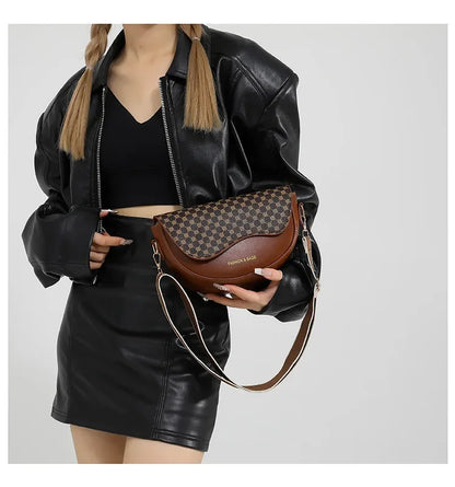 Petit sac à main bandoulière besace demi-lune aux motifs léopard Louna