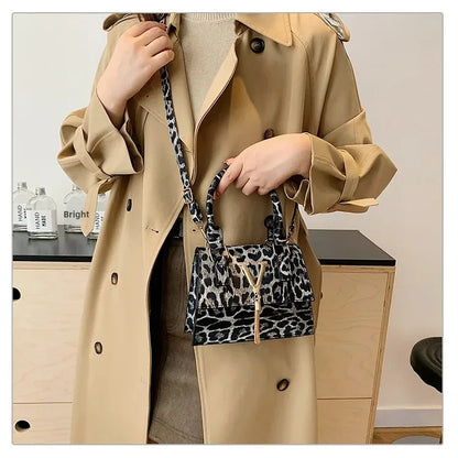 Petit sac à main bandoulière épaule structuré au style urbain et moderne Clara