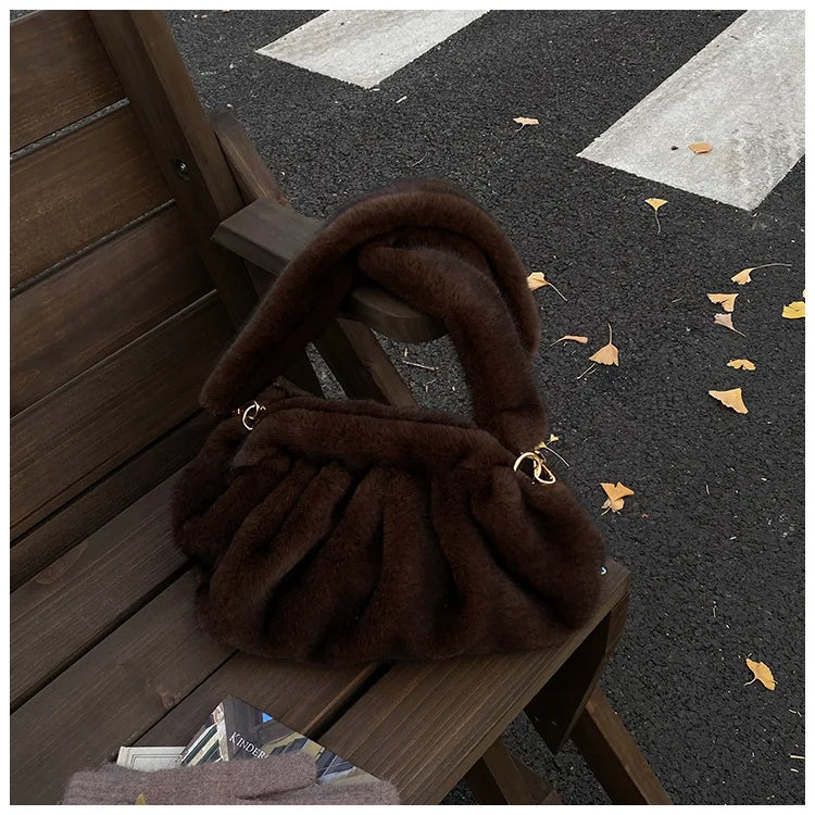 Grand Sac à main nuage en fourrure duveteuse et rétro Mila