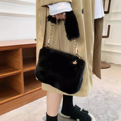 Petit sac à main bandoulière en fourrure douce et Aliénor