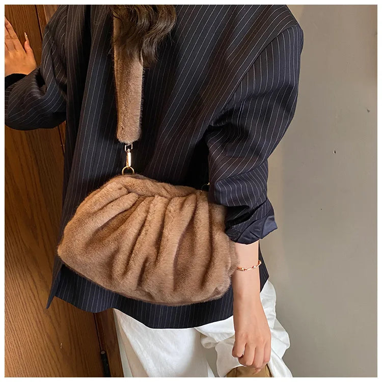 Grand Sac à main nuage en fourrure duveteuse et rétro Mila