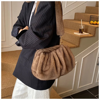 Grand Sac à main nuage en fourrure duveteuse et rétro Mila