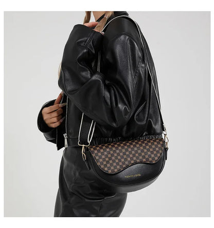 Petit sac à main bandoulière besace demi-lune aux motifs léopard Louna