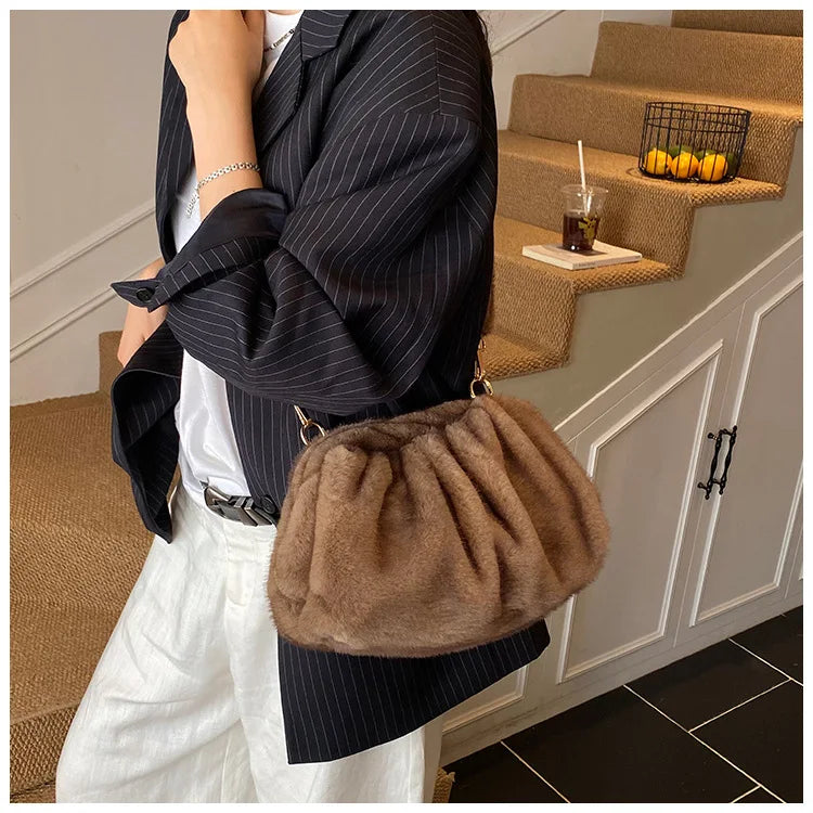 Grand Sac à main nuage en fourrure duveteuse et rétro Mila