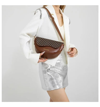 Petit sac à main bandoulière besace demi-lune aux motifs léopard Louna