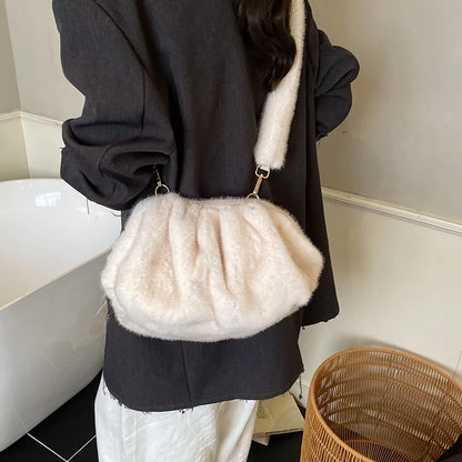 Grand Sac à main nuage en fourrure duveteuse et rétro Mila