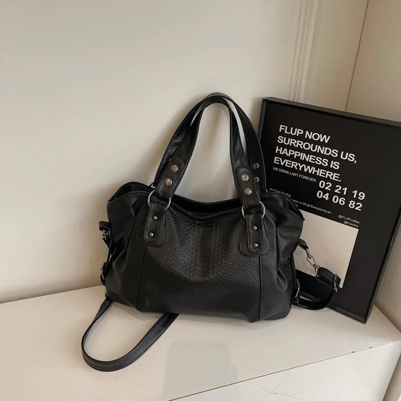 Grand sac à main bandoulière de cours imitation croco Manon